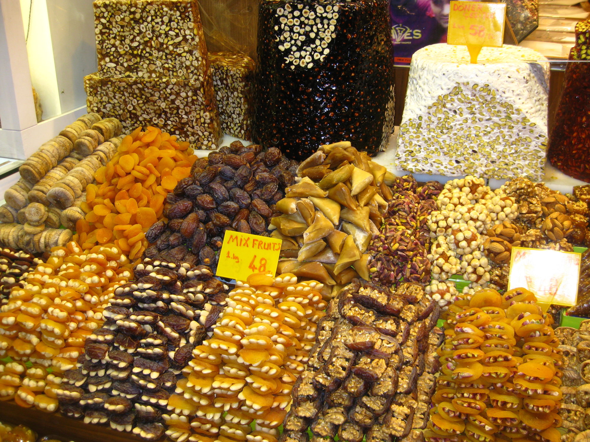 Verschiedene Süßigkeiten aus der Türkei.