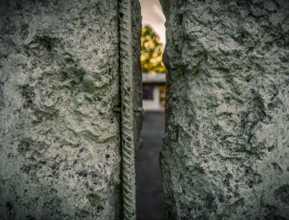 Blick durch die Berliner Mauer